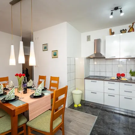 B Apartment *